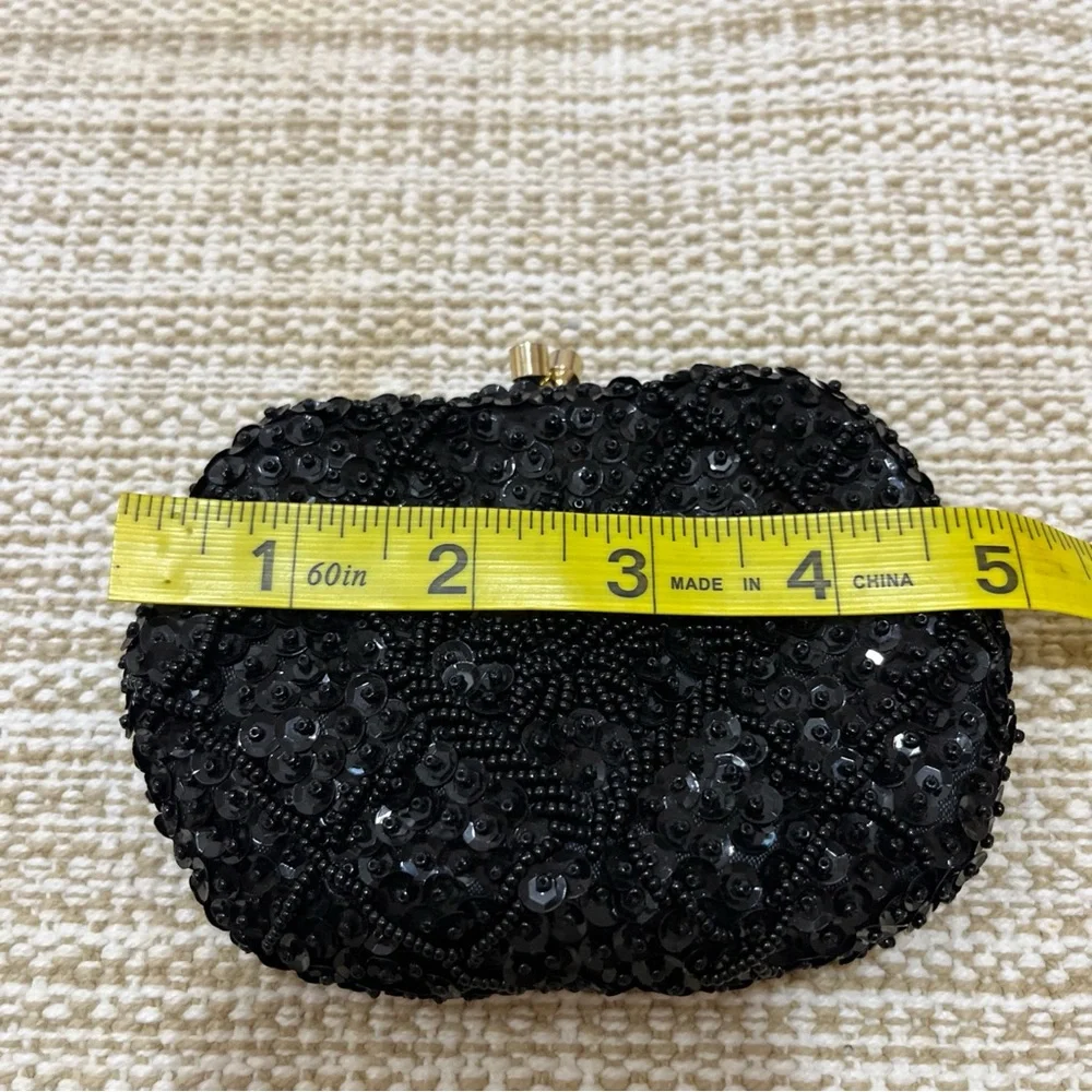 Vintage Handmade Hong Kong Small Kiss Lock Beaded Black Sequin‎ Coin Purse 5”